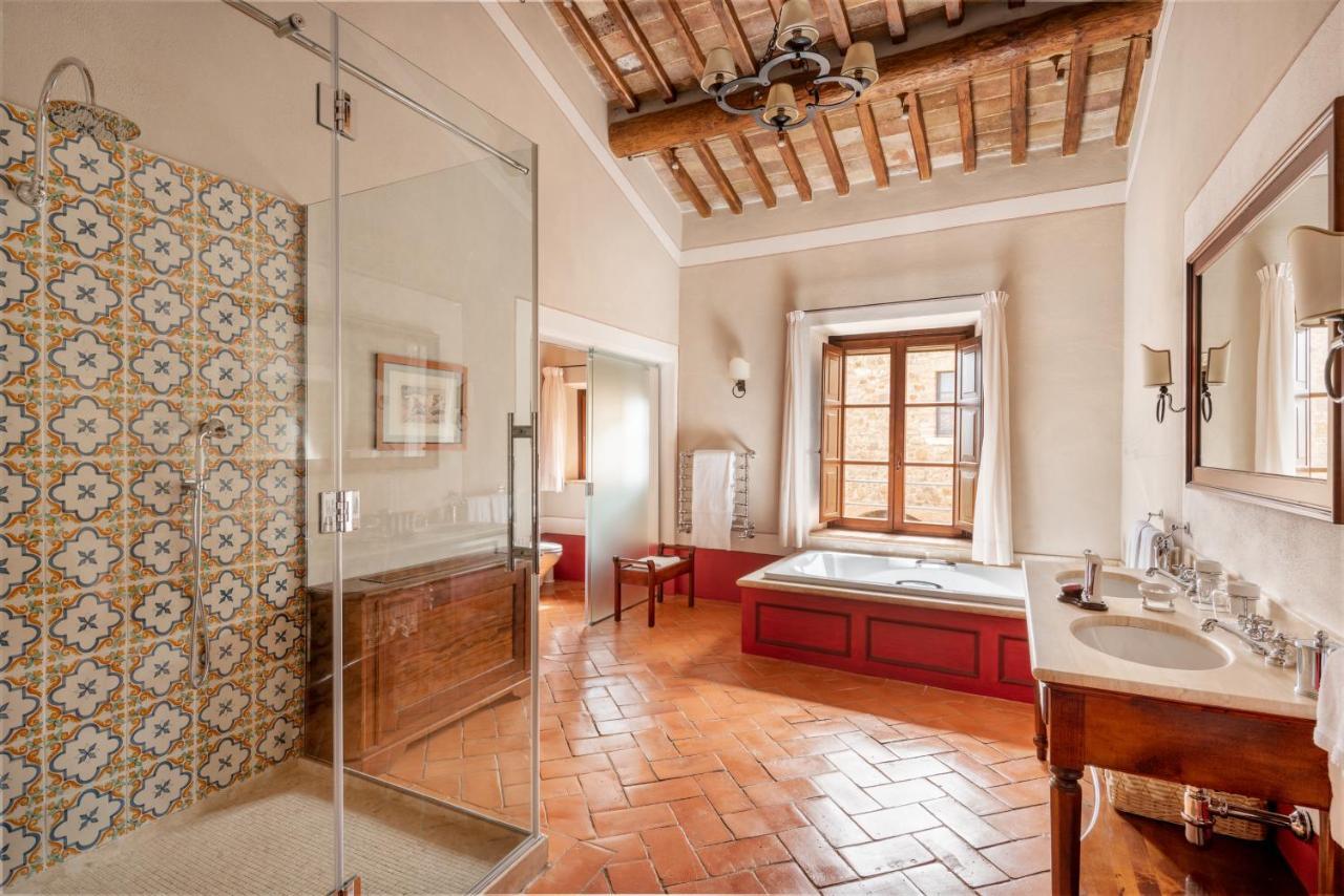 Castello Banfi - Il Borgo "Relais & Chateaux" Poggio alle Mura Extérieur photo