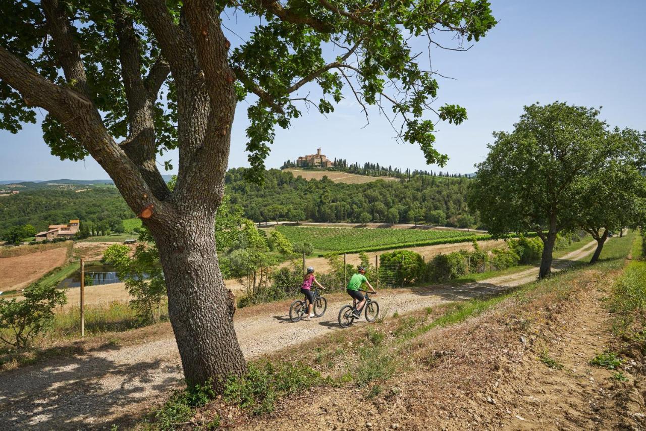 Castello Banfi - Il Borgo "Relais & Chateaux" Poggio alle Mura Extérieur photo