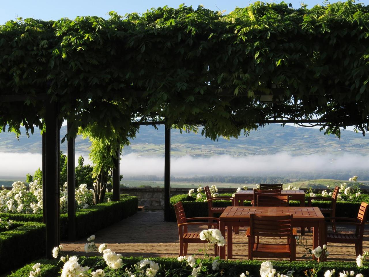Castello Banfi - Il Borgo "Relais & Chateaux" Poggio alle Mura Extérieur photo