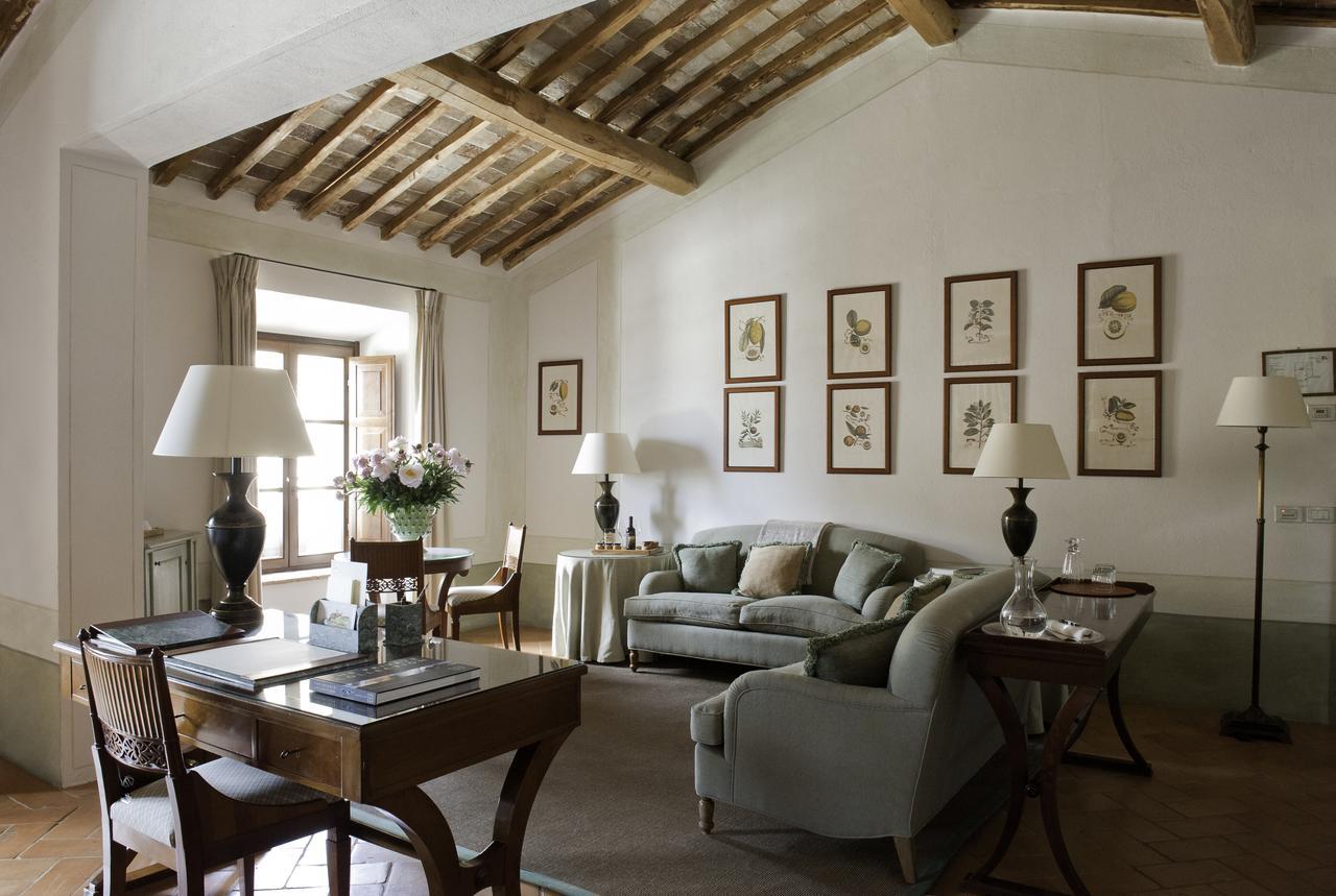 Castello Banfi - Il Borgo "Relais & Chateaux" Poggio alle Mura Extérieur photo