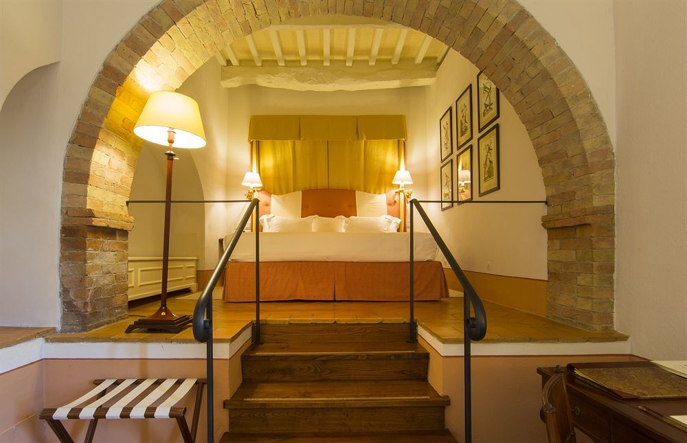 Castello Banfi - Il Borgo "Relais & Chateaux" Poggio alle Mura Extérieur photo