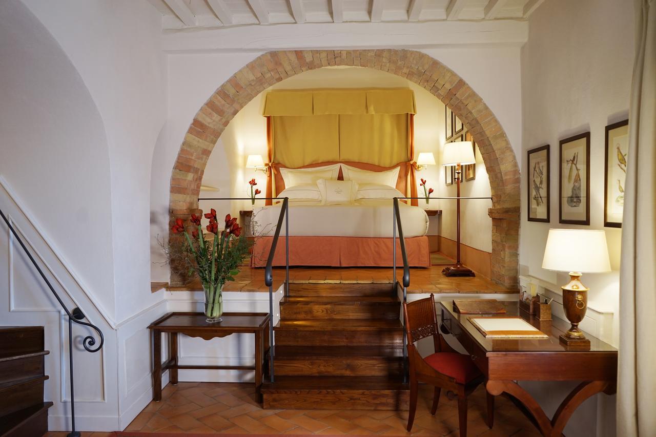 Castello Banfi - Il Borgo "Relais & Chateaux" Poggio alle Mura Extérieur photo