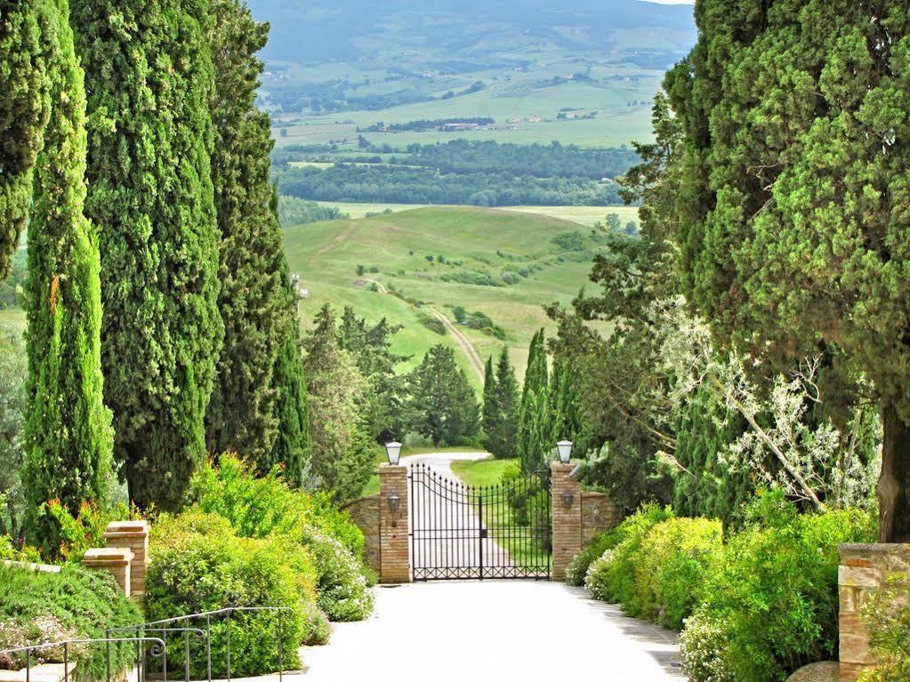 Castello Banfi - Il Borgo "Relais & Chateaux" Poggio alle Mura Extérieur photo
