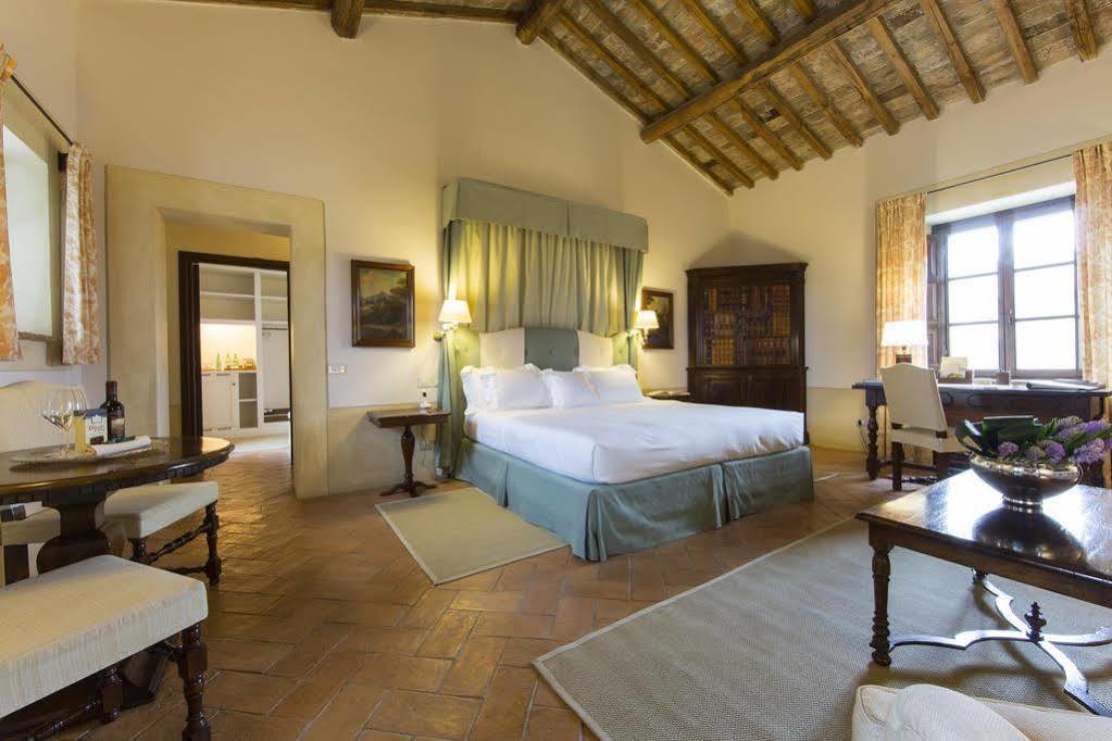 Castello Banfi - Il Borgo "Relais & Chateaux" Poggio alle Mura Extérieur photo