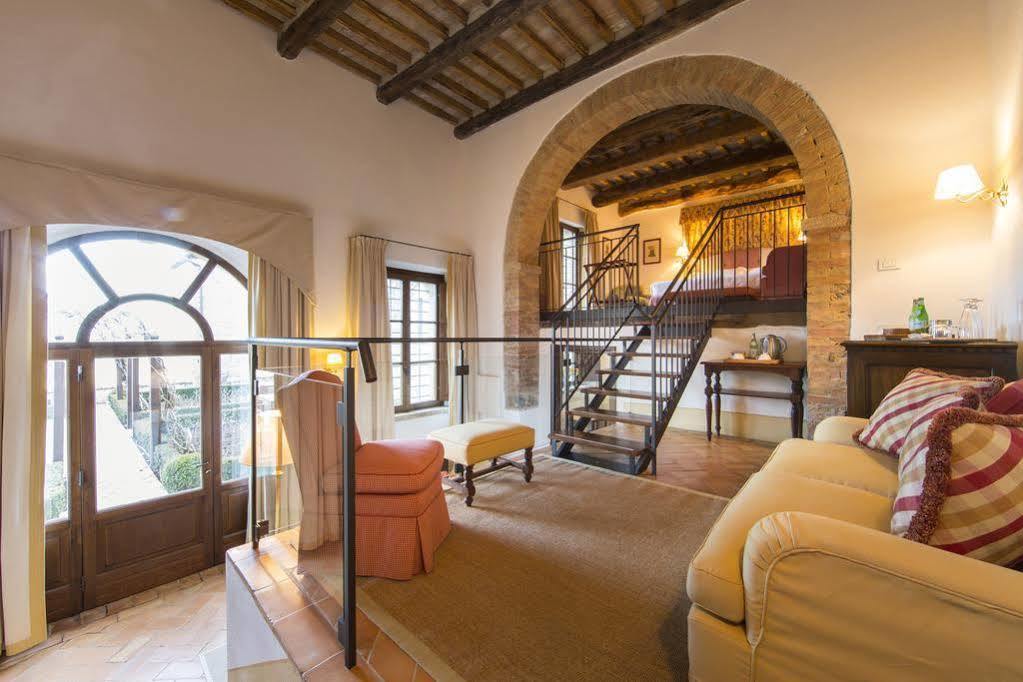 Castello Banfi - Il Borgo "Relais & Chateaux" Poggio alle Mura Extérieur photo